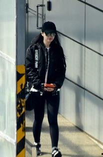 吃瓜路人拍照图片,吃瓜路人镜头下的趣味瞬间