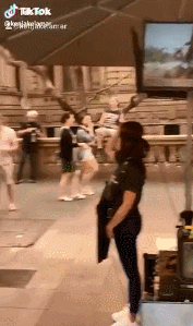 小哥吃瓜现场视频,揭秘娱乐圈幕后真相